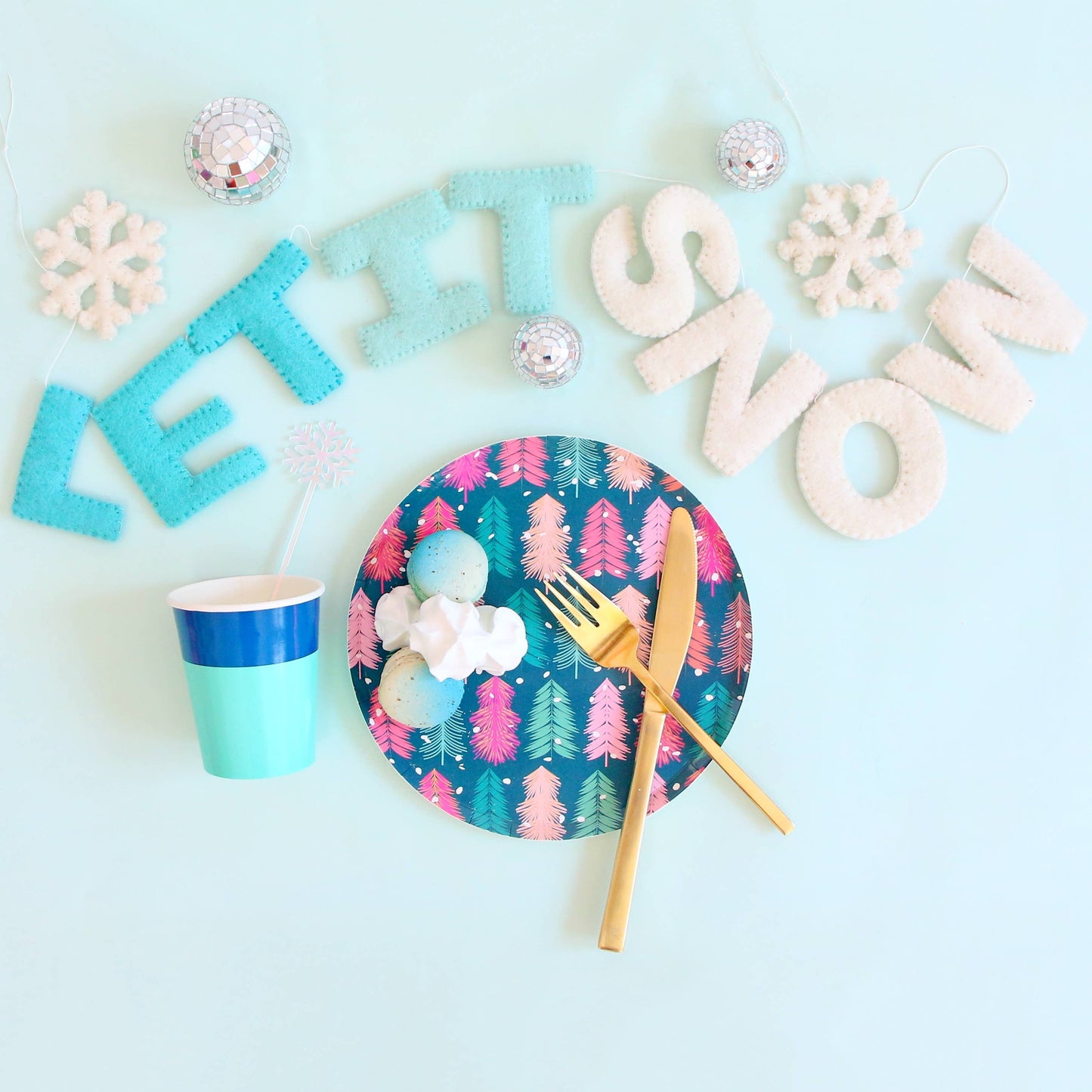 Bottle brush tree 8” paper plate pack