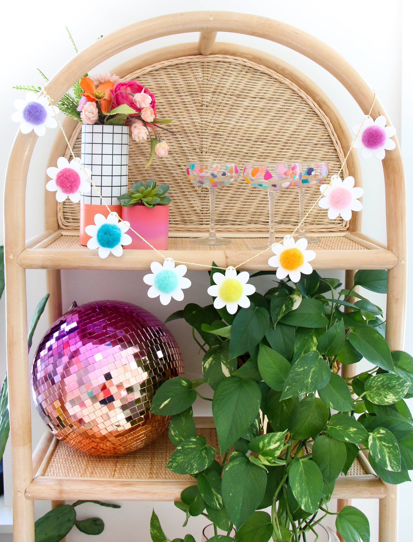 Acrylic Daisy Pom Pom Garland