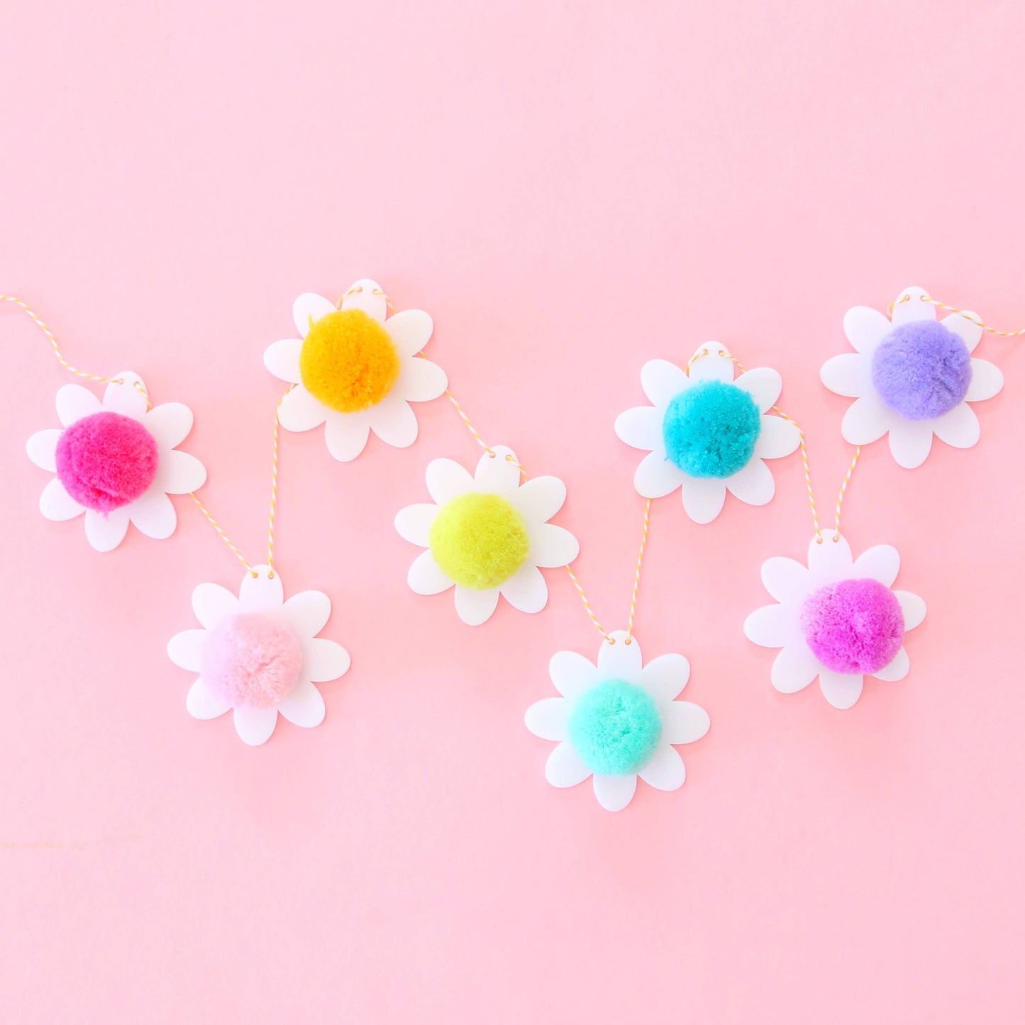 Acrylic Daisy Pom Pom Garland