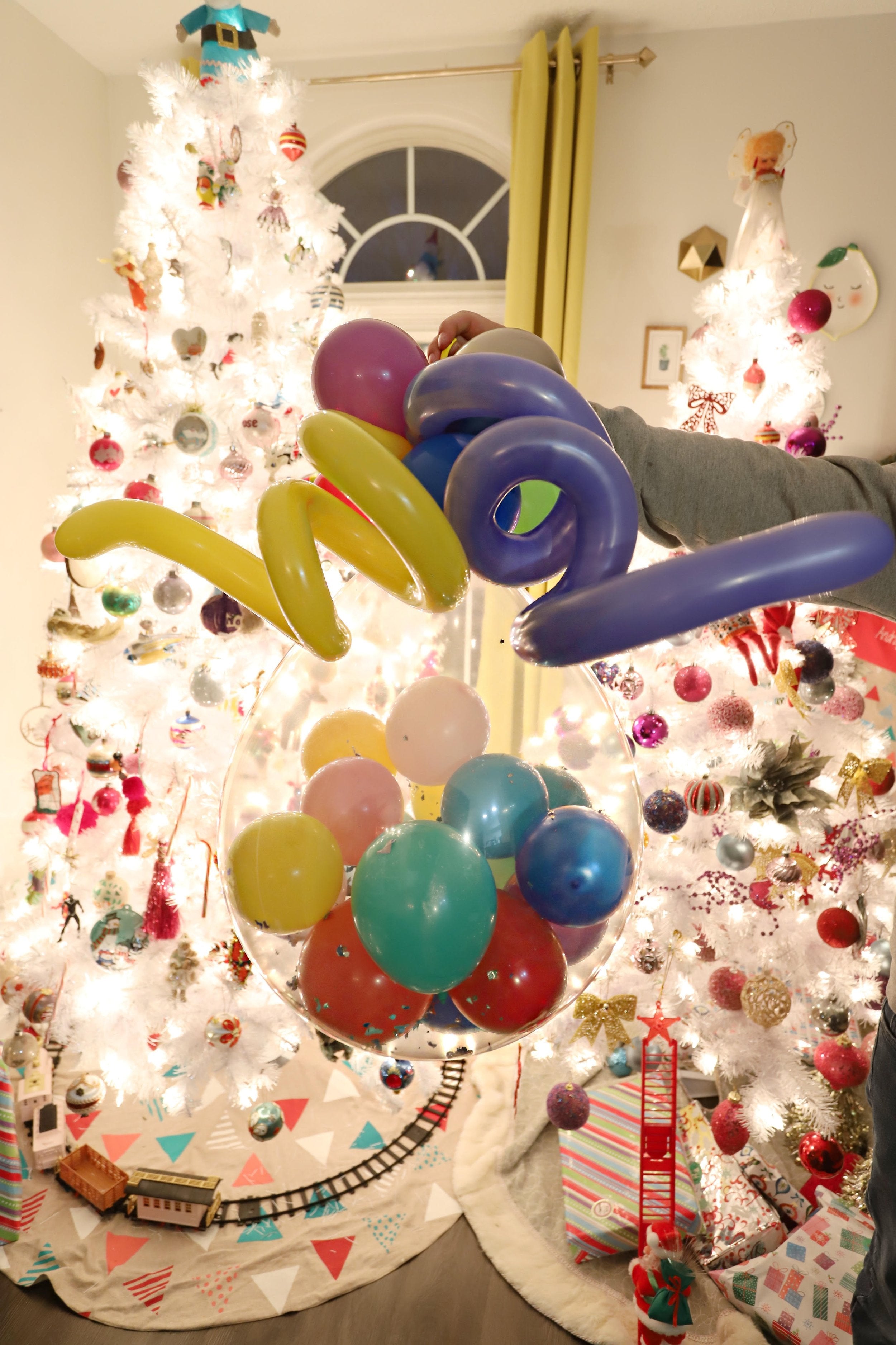 NYE Tangled Balloons Pop & Drop